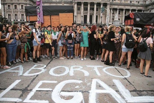 Abren debate por proyectos de despenalización de aborto