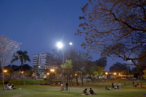 Clase de teatro abierta en el parque Camba Cuá