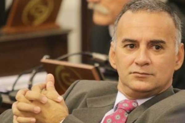 Cimbronazo en el PJ: el senador Roberto Miño se fue del bloque y pueden darse más renuncias