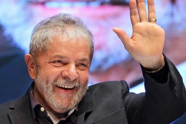 Lula vence su primera batalla en la Corte y no irá preso el lunes