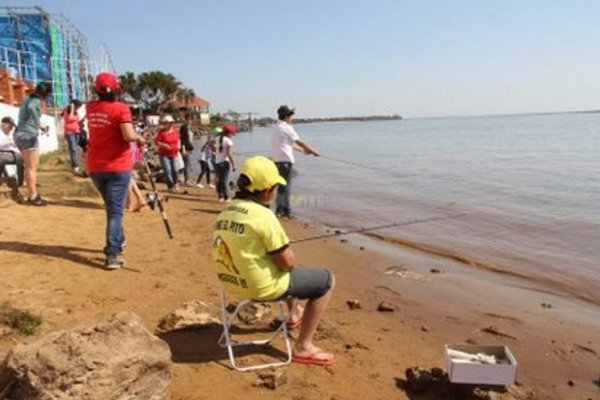 Pescadores de toda la región visitan Paso de la Patria