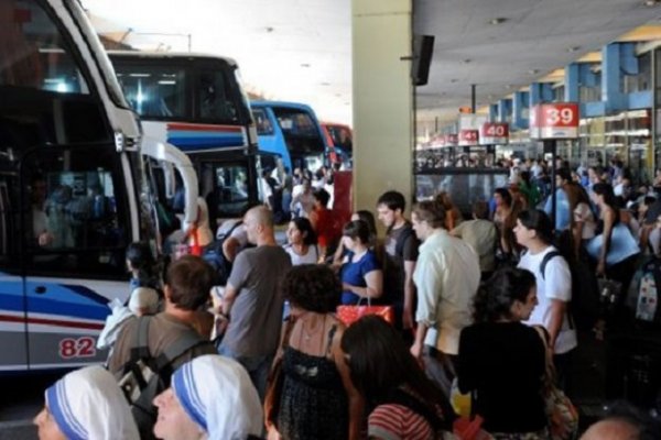 Durante este fin de semana largo, viajaron 2,4 millones de turistas y las ventas crecieron 3,6%