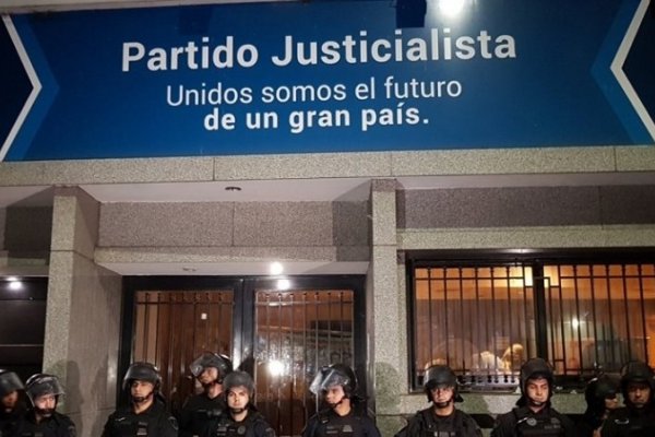 La Policía tomó la puerta de la sede del PJ