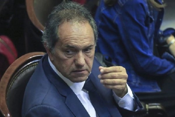 Un fiscal pidió que se le prohíba salir del país a Daniel Scioli