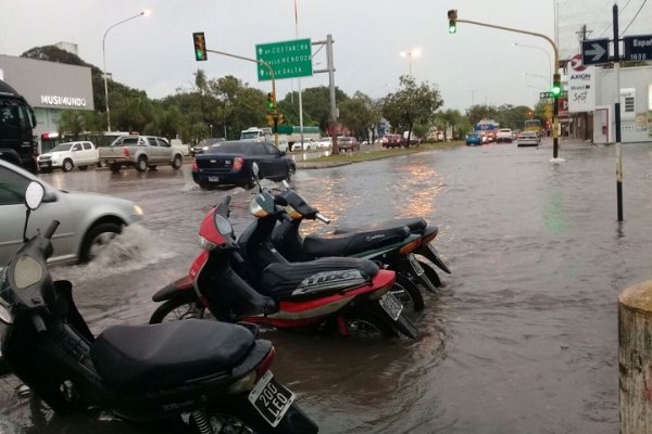 Volvió la polémica por las calles que se inundan en Corrientes