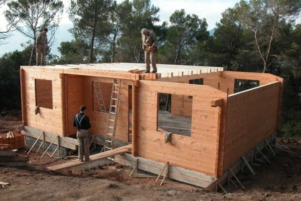 Lanzarán plan piloto de construcción de casas de madera