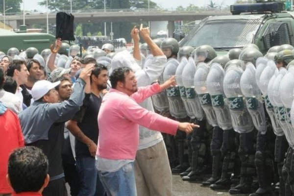 Trabajadores de Cresta Roja denunciaron represión de Gendarmería por un acampe