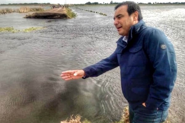 El gobernador Valdés anunció ripio y puentes en San Isidro