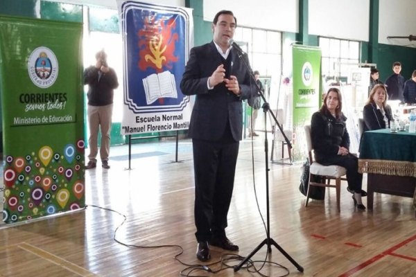 Valdés inauguró el piso de  parqué en la Escuela Normal de Mercedes