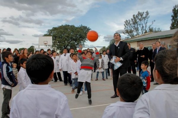 Valdés en Mercedes: La educación es fundamental para un pueblo que lucha por crecer