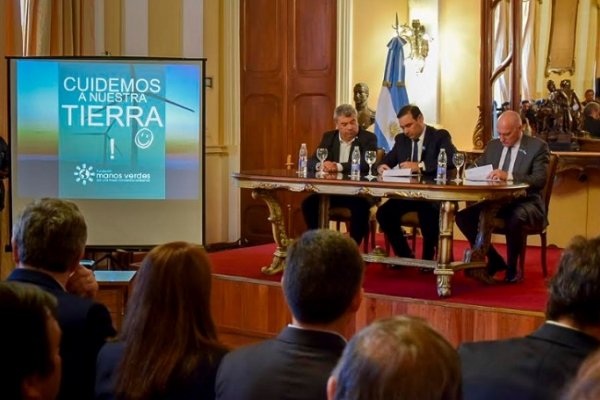 Valdés firmó convenio con la Fundación Manos Verdes para el cuidado del medio ambiente