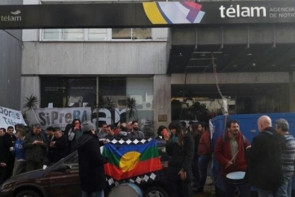 Echaron a dos periodistas de Télam y hay paro por tiempo indeterminado