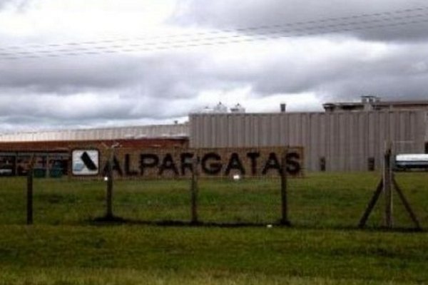 Garantizan continuidad laboral de 400 empleados de Alpargatas Bella Vista