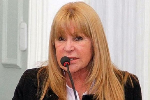 Aída Ayala fue sometida a una endoscopía y le diagnosticaron una gastritis crónica reagudizada