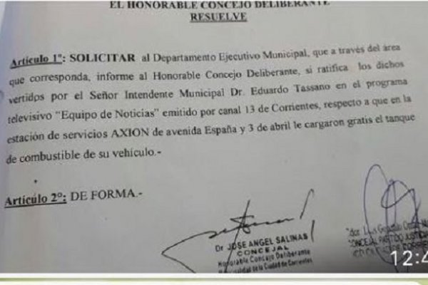 ¿Tassano y funcionarios recibieron nafta gratis a cambio de limpiar desagües en una esquina que se inunda?