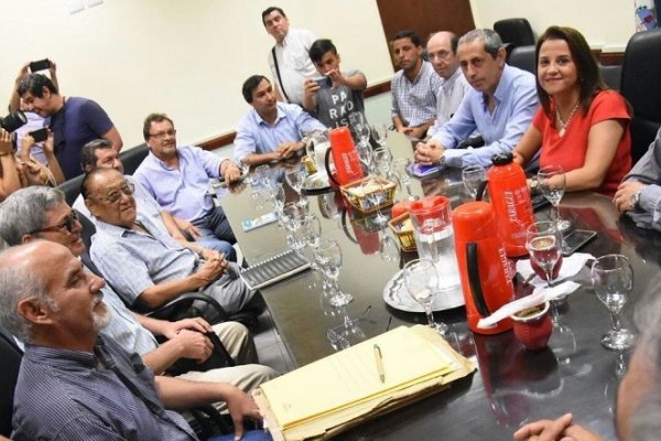 Reabren el diálogo con los docentes en Corrientes, tras reiterados reclamos salariales