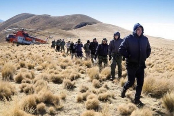 Rescataron a la comitiva presidencial varada en Catamarca pero dejaron a los bomberos en la montaña