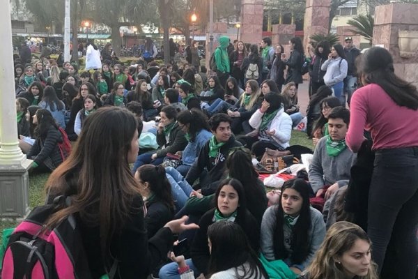 Comenzó la vigilia en Corrientes por la legalización del aborto