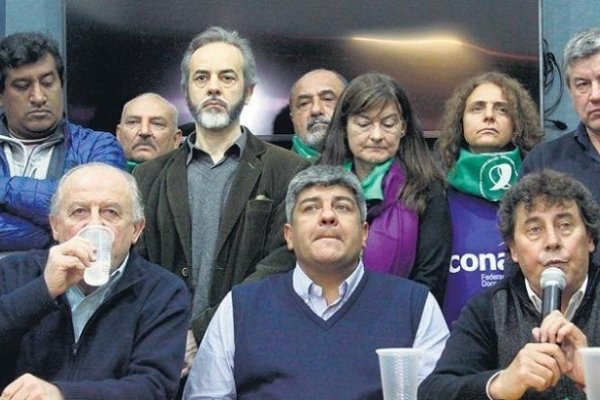 Las CTA y Camioneros marcharon a Plaza de Mayo y Moyano amenazó con un paro de 72 horas