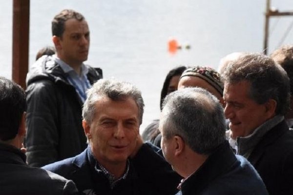 Corrientes: Macri corrió al baño en Paso de la Patria, mientras el dólar se disparaba en Buenos Aires