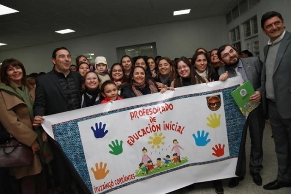 Valdés inauguró dos escuelas en Ituzaingó y anunció obras para el desarrollo de la región