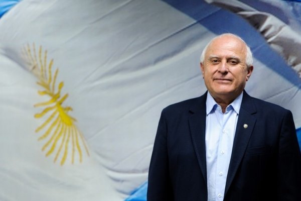 Lifschitz cuestionó la ausencia de Macri en el acto por el Día de la Bandera: No comparto que no venga