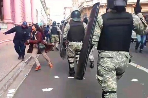 Corrientes: otro video exhibe violencia estatal contra docentes en la jornada de paro