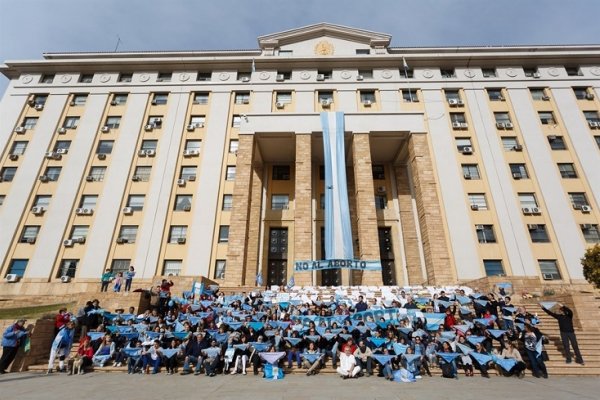 Chaquetazo de médicos mendocinos contra el aborto