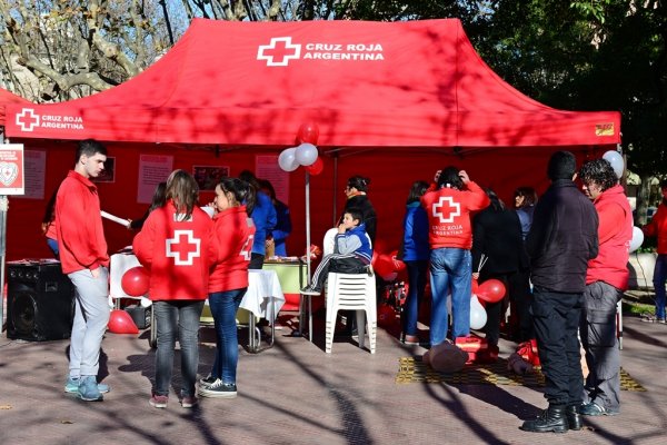 Cruz Roja brinda asistencia sanitaria a peregrinos que caminan a Itatí