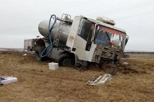 Cuatro muertos y dos heridos en un choque entre un auto y un camión