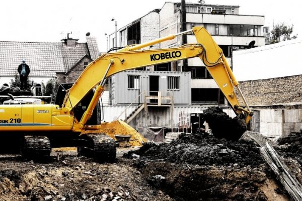 La crisis cada vez peor: Un municipio frenó obras para poder entregar comida