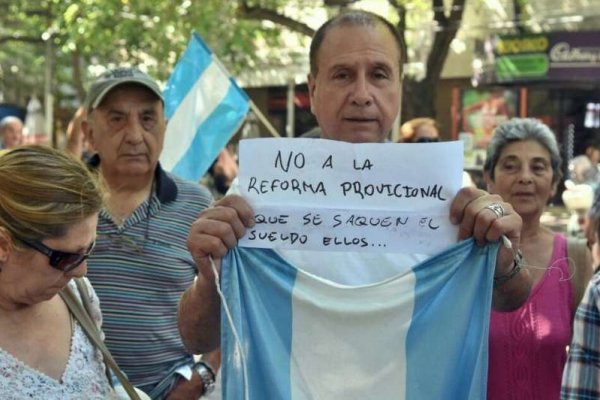 Con el ajuste a las provincias el gobierno nacional esconde una nueva reforma previsional