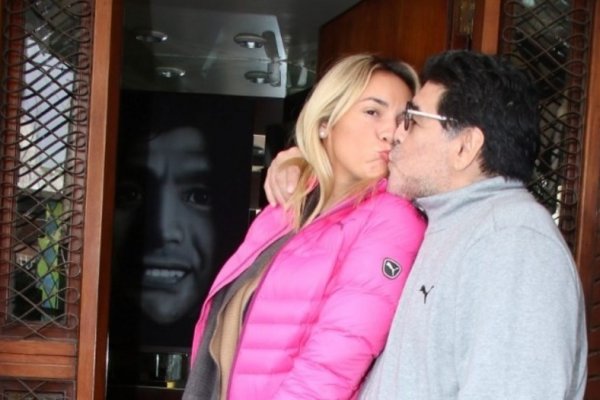 El Diez sentó cabeza: Maradona y Rocío Oliva anunciaron su boda