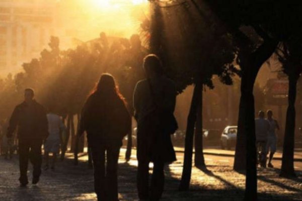 Se va la neblina, aparece el sol pero sigue el frío en Corrientes