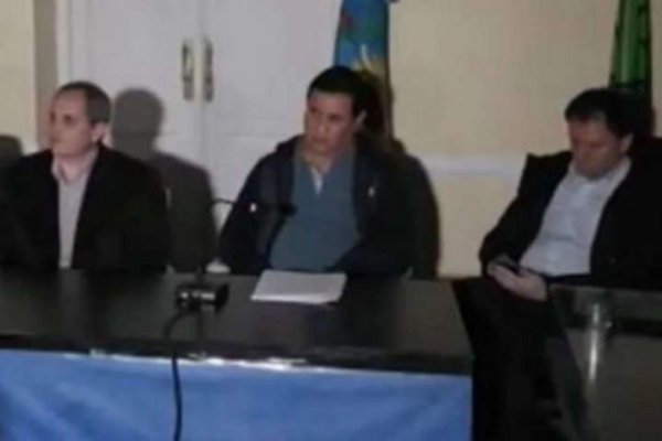 Al intendente de San Vicente se le cortó la luz mientras daba explicaciones por los cortes