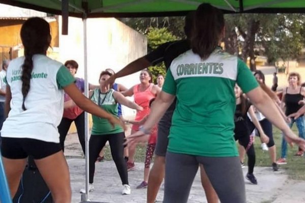 “Zumba en tu barrio” llegó hasta San Cayetano con una charla de Convivencia Familiar