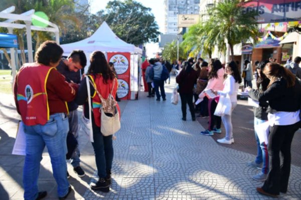 Nueva jornada de prevención con testeos y consejería sobre HIV en la plaza Vera