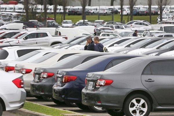 En julio cayeron 17,4% los patentamientos de autos 0km y 22% los de motos