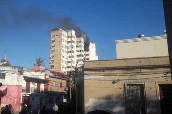 Se incendió un edificio en pleno microcentro correntino