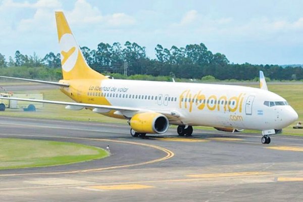 Un avión de la empresa Flybondi tuvo que aterrizar de emergencia porque falló un motor