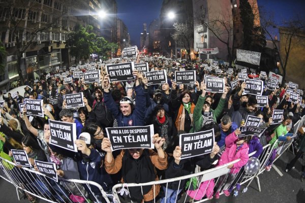 Con un festival masivo, el Sipreba llamó a quebrar el plan de Lombardi para desmantelar los medios públicos.