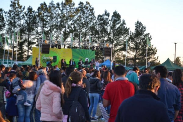 En Mercedes, una multitud disfrutó  la llegada de Corrientes Cumbia