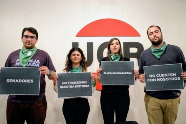 La Juventud Radical tomó el Comité Capital de la UCR para pedir a sus senadores que voten a favor de la IVE