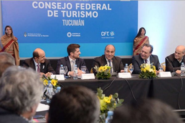 La Nación firmó un convenio de turismo social con Corrientes