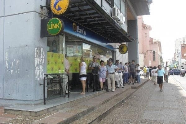 Con dos meses de atraso, cobrarán el aguinaldo los docentes suplentes