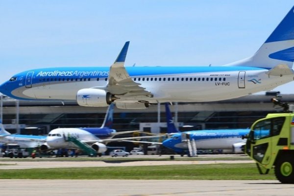 Aerolíneas Argentinas cerrará más rutas si los gremios no aceptan más flexibilidad