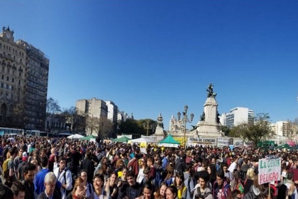 Científicos protestaron contra el recorte del Gobierno