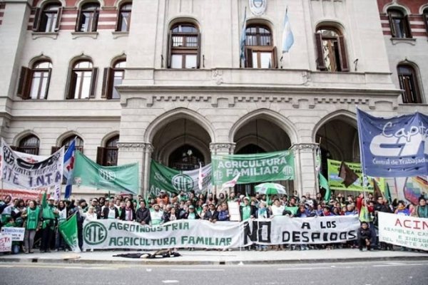 Masiva movilización contra los despidos en Agroindustria