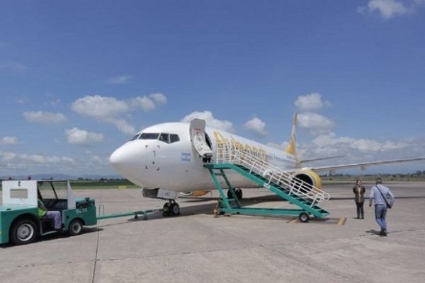 Otra vez FlyBondi: falló un avión en Jujuy y reprogramaron ocho vuelos