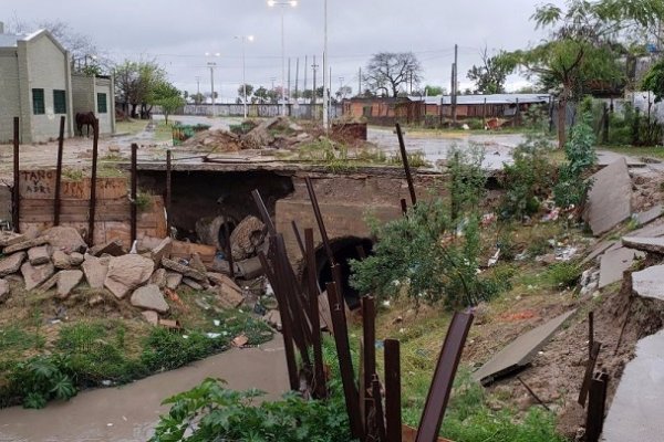 Av. Jorge Romero: terminarán poniendo caños de plástico y hay incertidumbre sobre la reconstrucción de la calzada